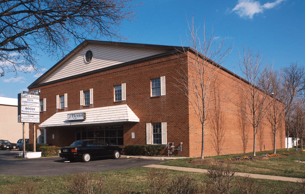 512 Maple Ave W, Vienna, VA for lease Building Photo- Image 1 of 24