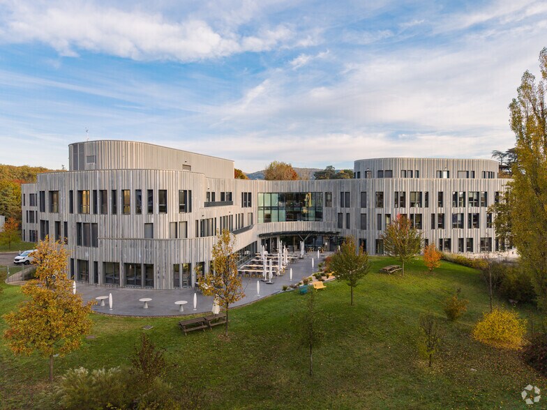 Office in Limonest for lease - Primary Photo - Image 1 of 5