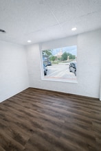 5613 3rd St, Katy, TX for lease Interior Photo- Image 2 of 5