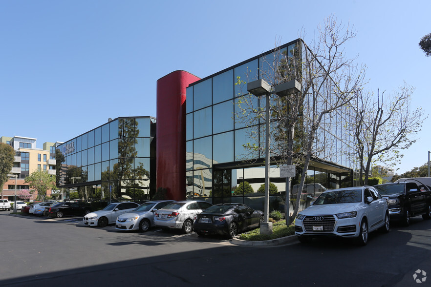 2400 Main St, Irvine, CA for lease - Primary Photo - Image 1 of 6