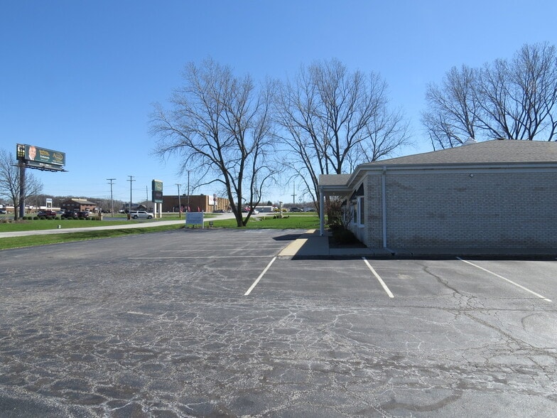8080 Utah St, Merrillville, IN for lease - Building Photo - Image 2 of 8