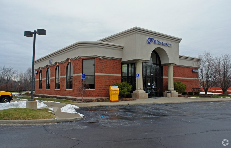 7950 W Maple Rd, West Bloomfield, MI for sale - Building Photo - Image 1 of 1