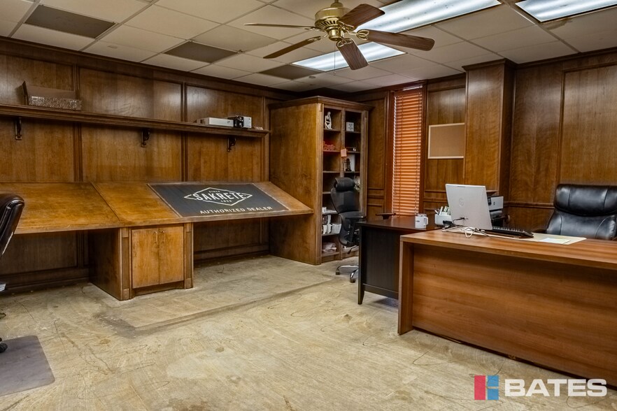 1812 Garden Spring Dr, Dallas, TX for sale - Building Photo - Image 3 of 28