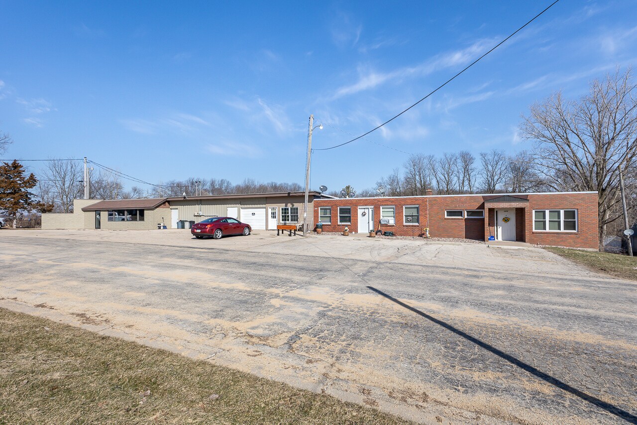 3856 Northview Dr, Hazel Green, WI 53811