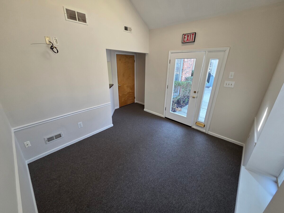 146 Lakeview Dr S, Gibbsboro, NJ 08026 - Unit 302 -  - Interior Photo - Image 1 of 15