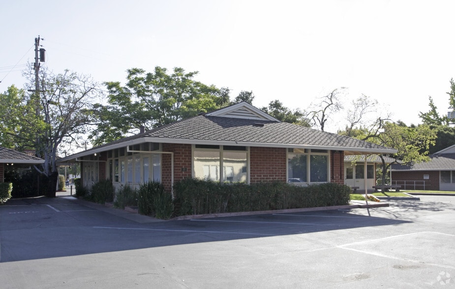 932 Santa Cruz Ave, Menlo Park, CA for lease - Building Photo - Image 2 of 2