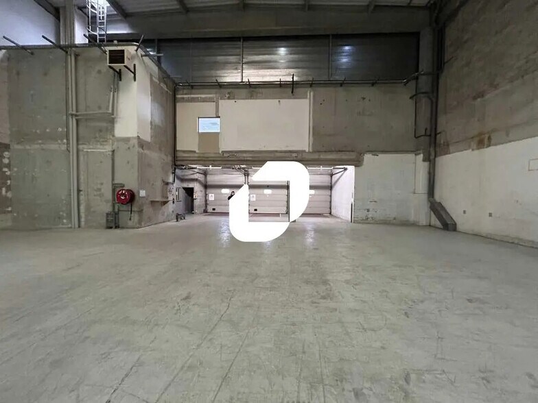 Office in Saint-Ouen-sur-Seine for lease - Building Photo - Image 3 of 20