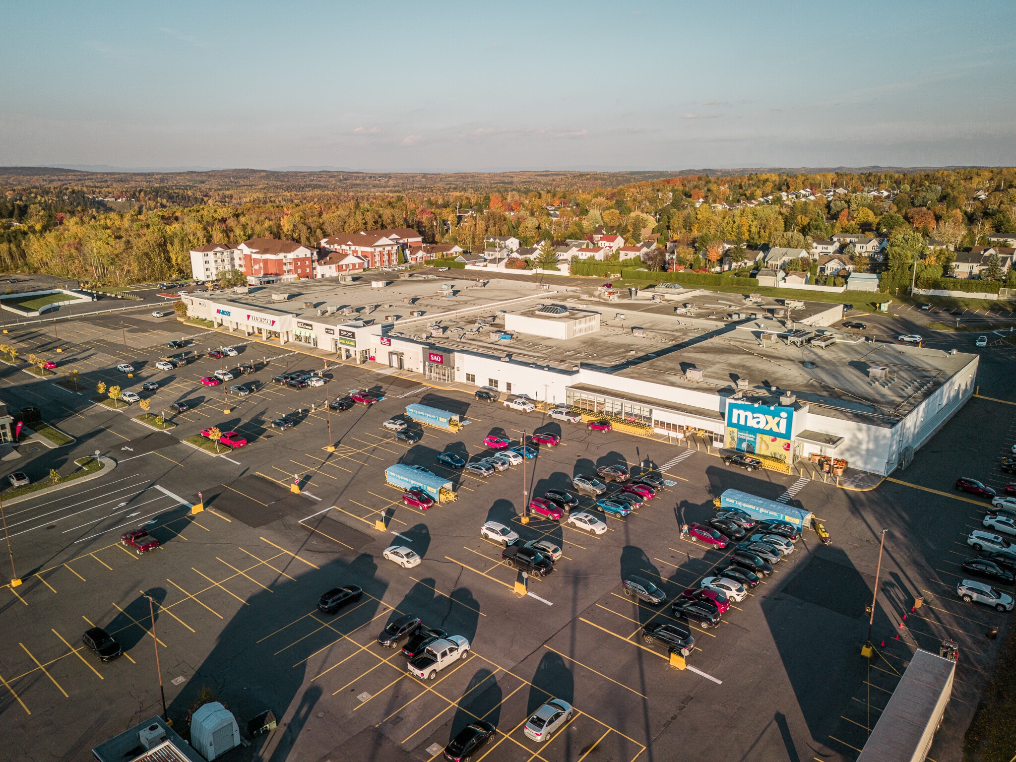 1055 Av Du Pont S, Alma, QC for lease Primary Photo- Image 1 of 9