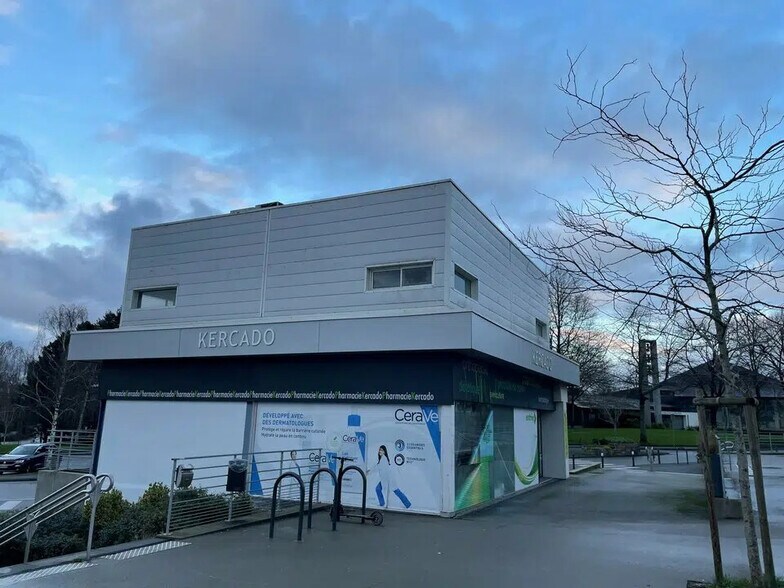 Retail in Vannes for sale - Building Photo - Image 2 of 2