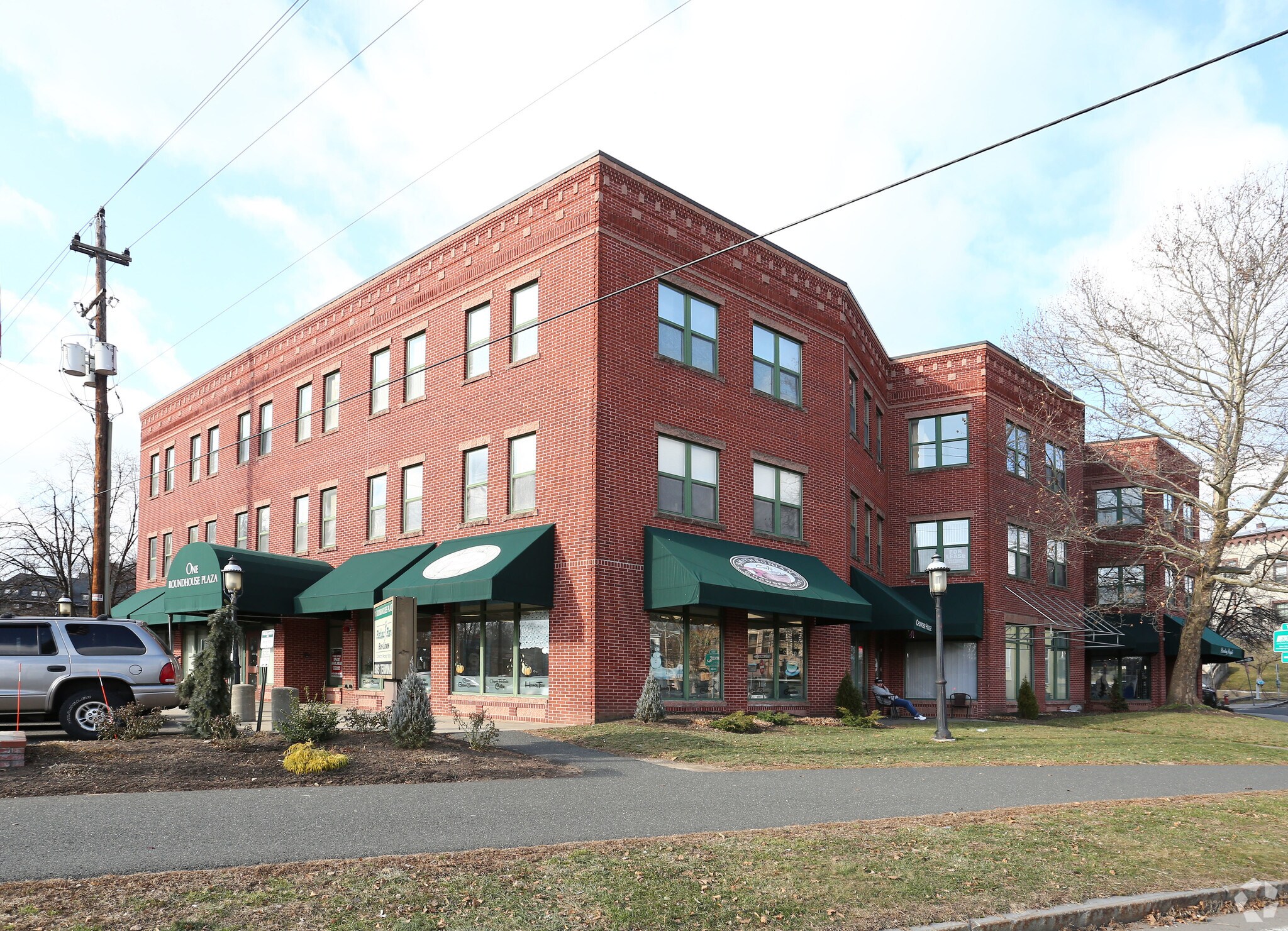 1 Roundhouse Plz, Northampton, MA for sale Primary Photo- Image 1 of 1