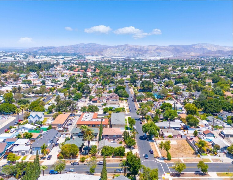 723 S Victoria Ave, Corona, CA for sale - Building Photo - Image 2 of 39