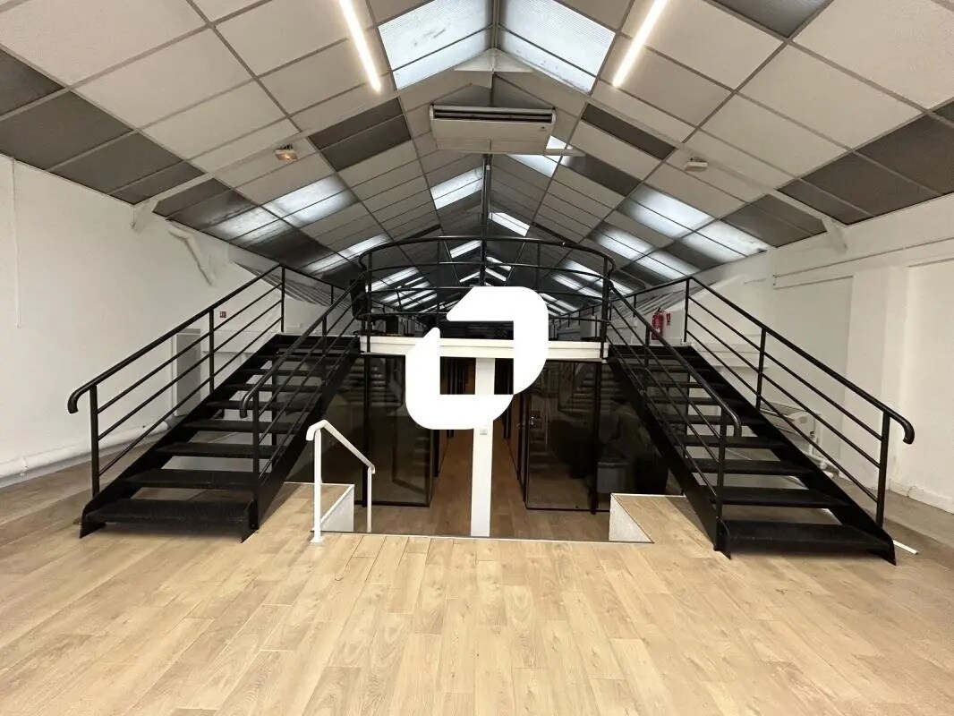 Office in Joinville-le-Pont for lease Interior Photo- Image 1 of 11