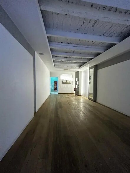 Retail in for lease - Interior Photo - Image 3 of 6