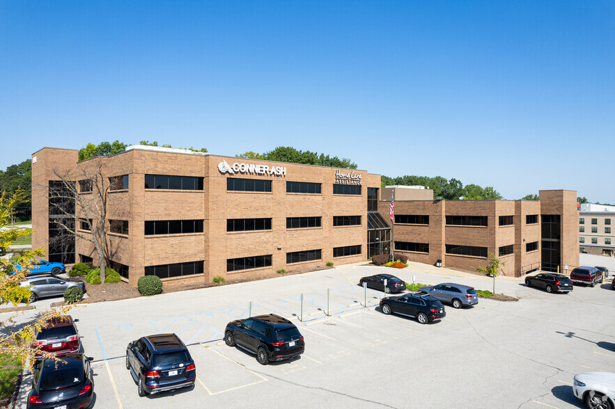 12101 Woodcrest Executive Dr, Creve Coeur, MO for lease - Building Photo - Image 1 of 6