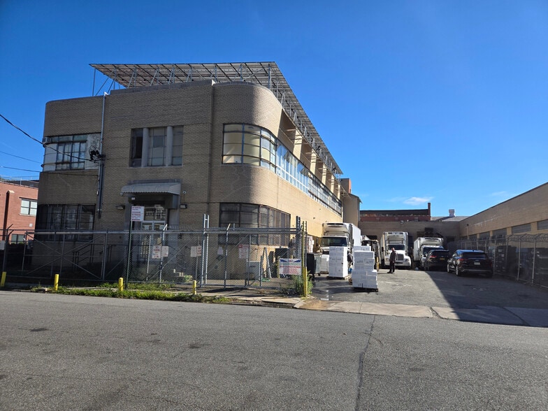 141 Lake Ave, Staten Island, NY for lease - Building Photo - Image 1 of 10
