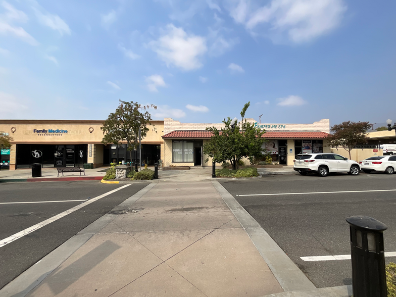 525-531 N Azusa Ave, Azusa, CA for lease - Building Photo - Image 2 of 5