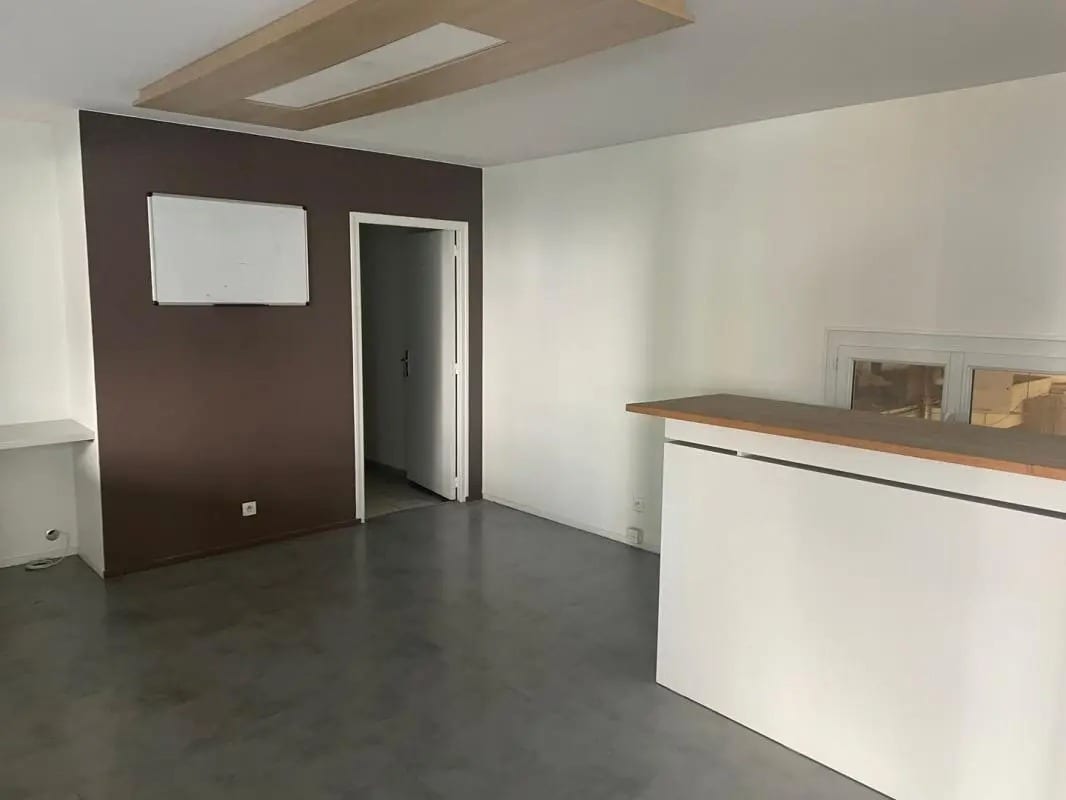 Flex in Fontenay-sous-Bois for lease Interior Photo- Image 1 of 4