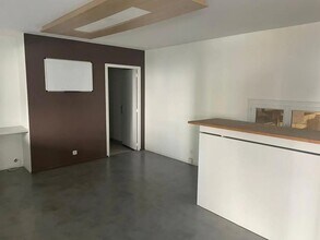 Flex in Fontenay-sous-Bois for lease Interior Photo- Image 1 of 4