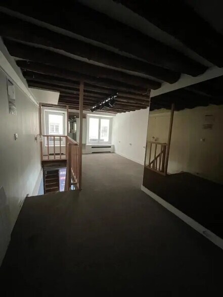 Retail in Paris for lease - Interior Photo - Image 3 of 4