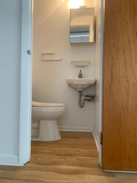 56 Newtown Richboro Rd, Richboro, PA for lease - Interior Photo - Image 3 of 9