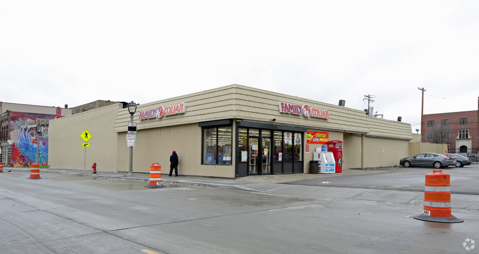 930 N 27th St, Milwaukee, WI for lease - Primary Photo - Image 1 of 3