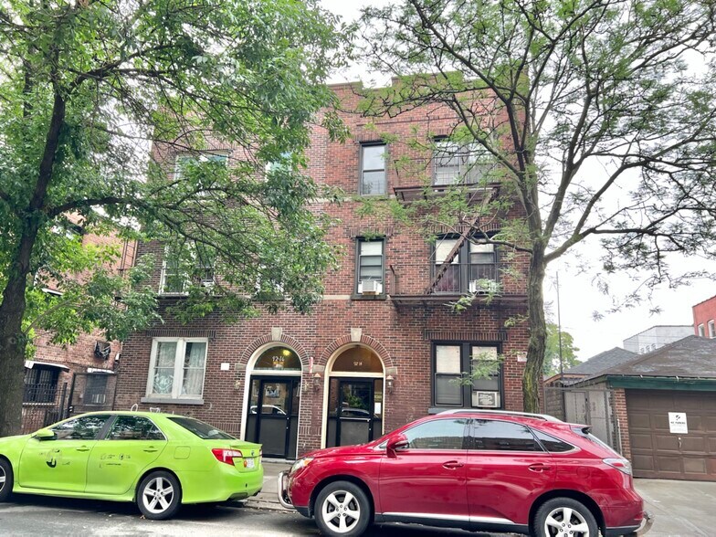 92-16 35th Ave, Flushing, NY for sale - Building Photo - Image 1 of 1