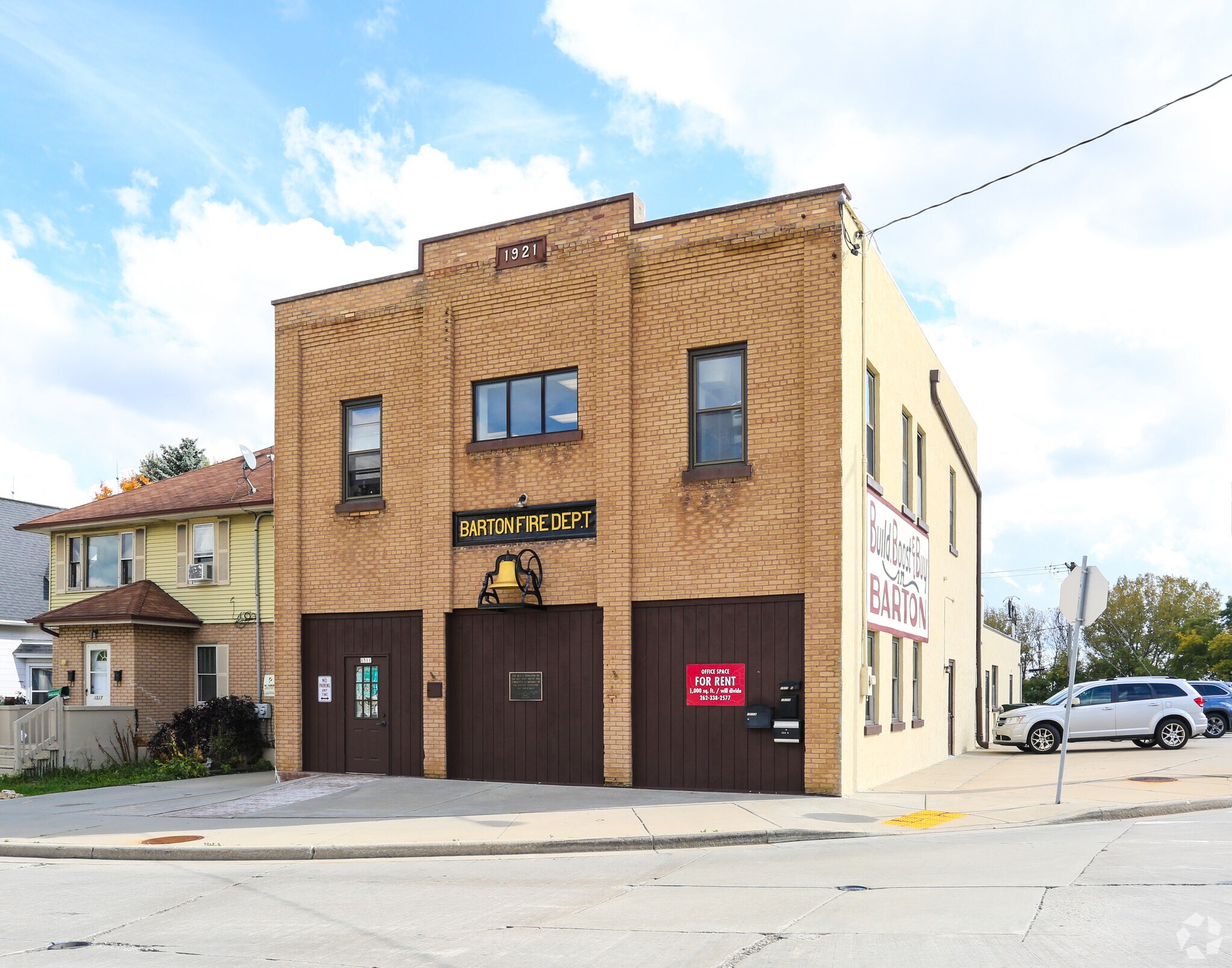 1511 Barton Ave, West Bend, WI for sale Primary Photo- Image 1 of 1