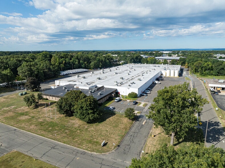 100 Brookdale Dr, Springfield, MA for lease - Building Photo - Image 1 of 10