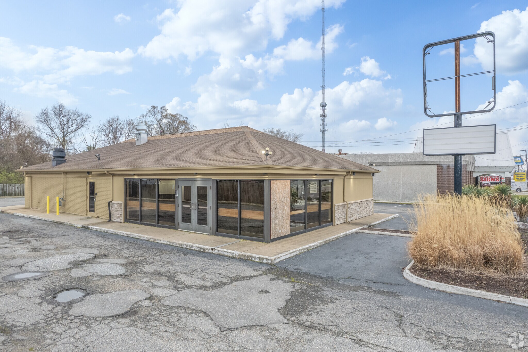 1966 E Pembroke Ave, Hampton, VA for sale Primary Photo- Image 1 of 1