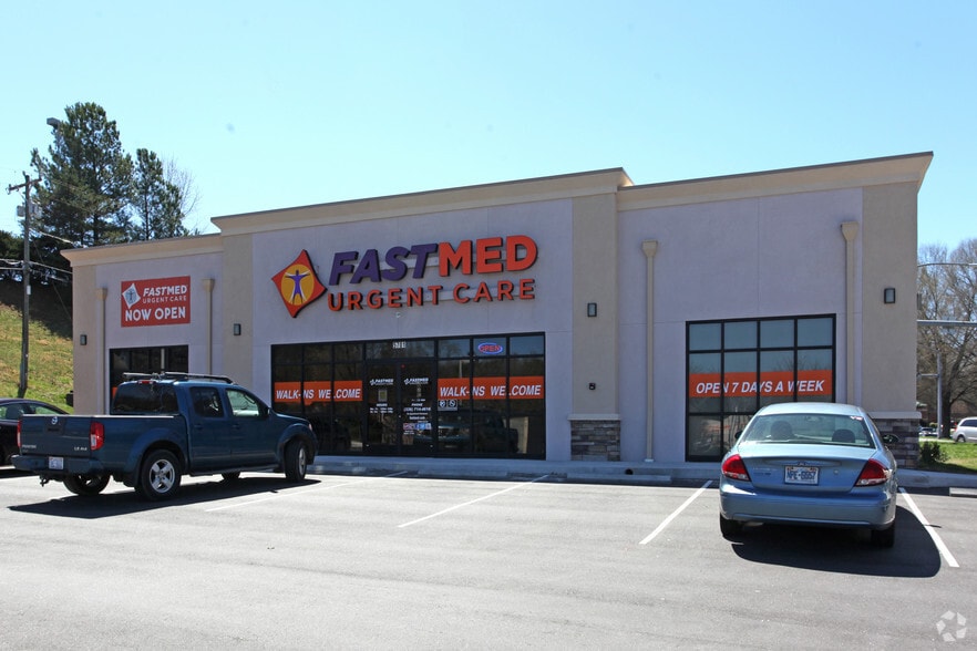 5701 University Pky, Winston-Salem, NC for lease - Primary Photo - Image 1 of 3