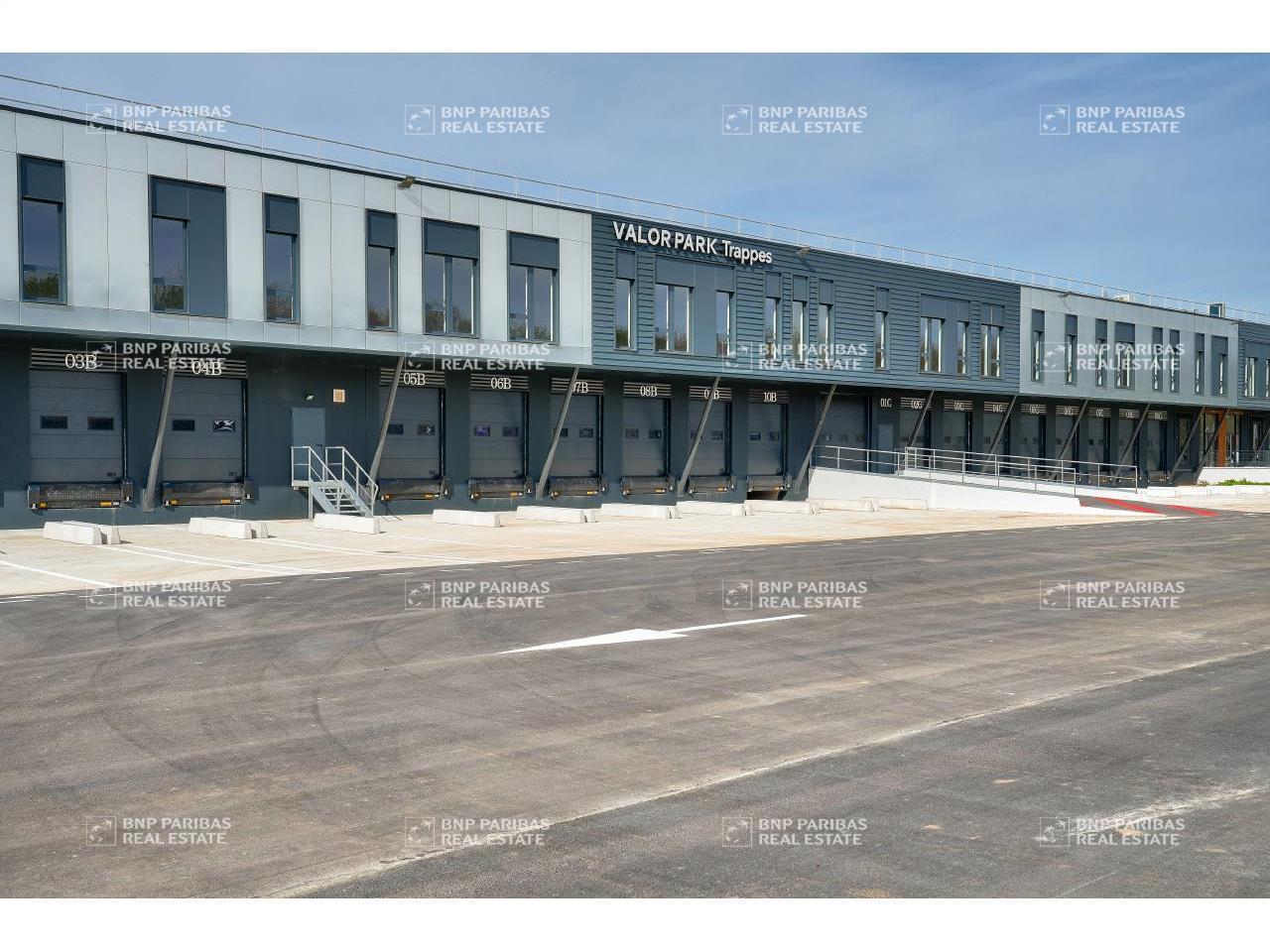 Office in Trappes for lease Building Photo- Image 1 of 17