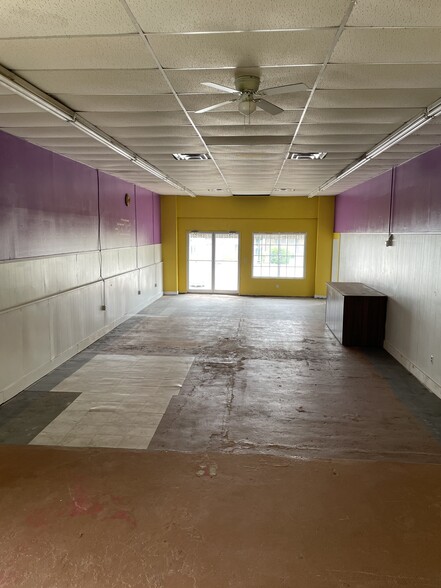 914 Main St, Altavista, VA for lease - Interior Photo - Image 2 of 4