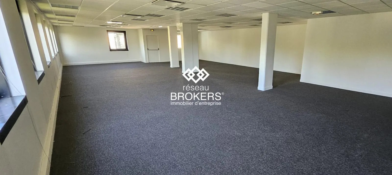 Office in Le Pecq for lease Building Photo- Image 1 of 10