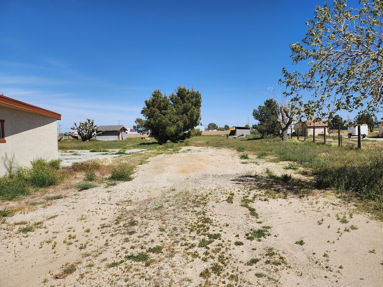 42658 6th St E, Lancaster, CA 93535 - Industrial land with structures