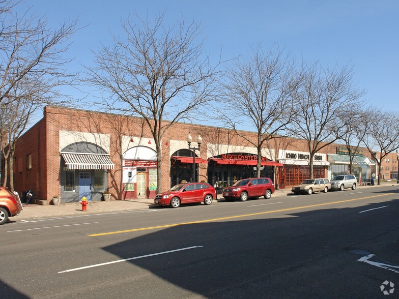 962-966 Farmington Ave, West Hartford, CT for sale - Building Photo - Image 2 of 7