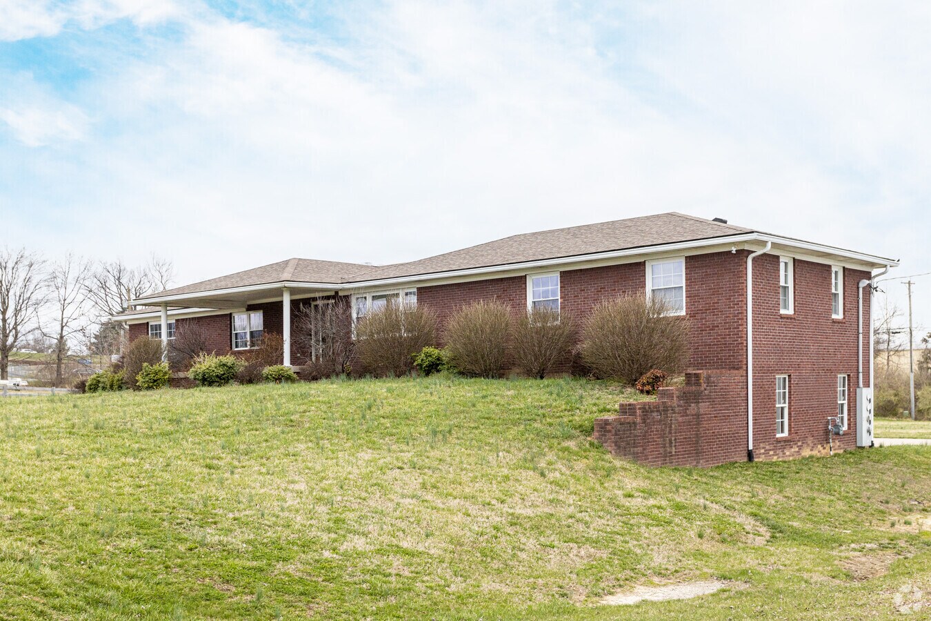 2005 Button Ln, La Grange, KY 40031