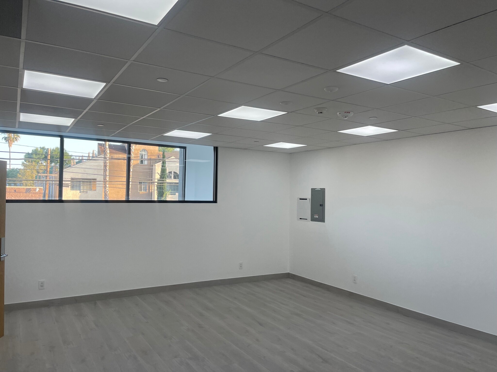 15721 Vanowen St, Van Nuys, CA for lease Building Photo- Image 1 of 2