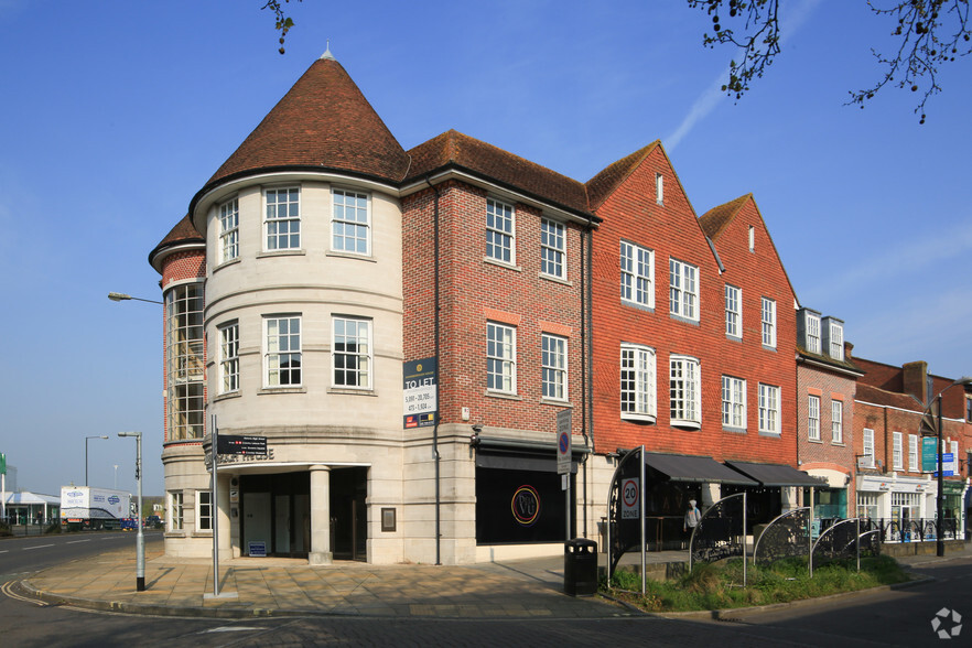 26-32 High St, Crawley for lease - Primary Photo - Image 1 of 5