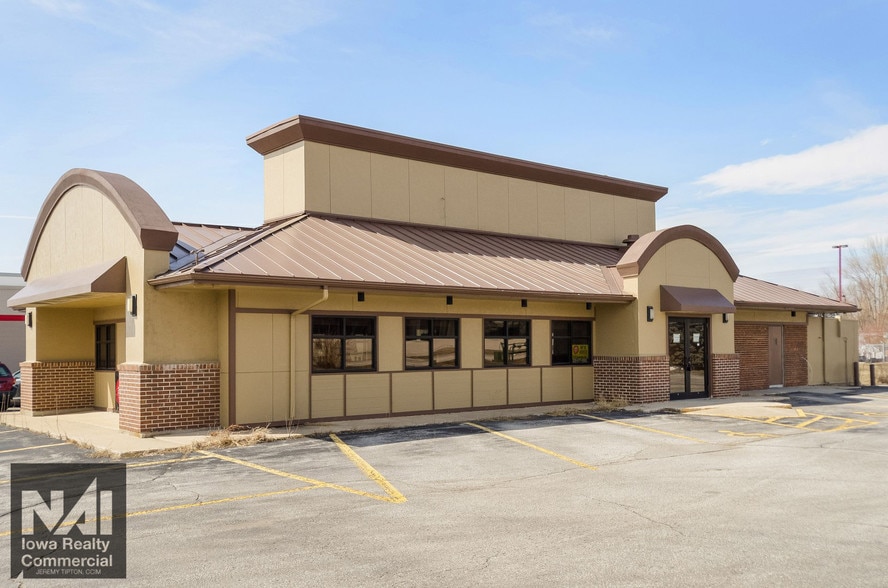 6130 University Ave, Cedar Falls, IA for sale - Building Photo - Image 1 of 1