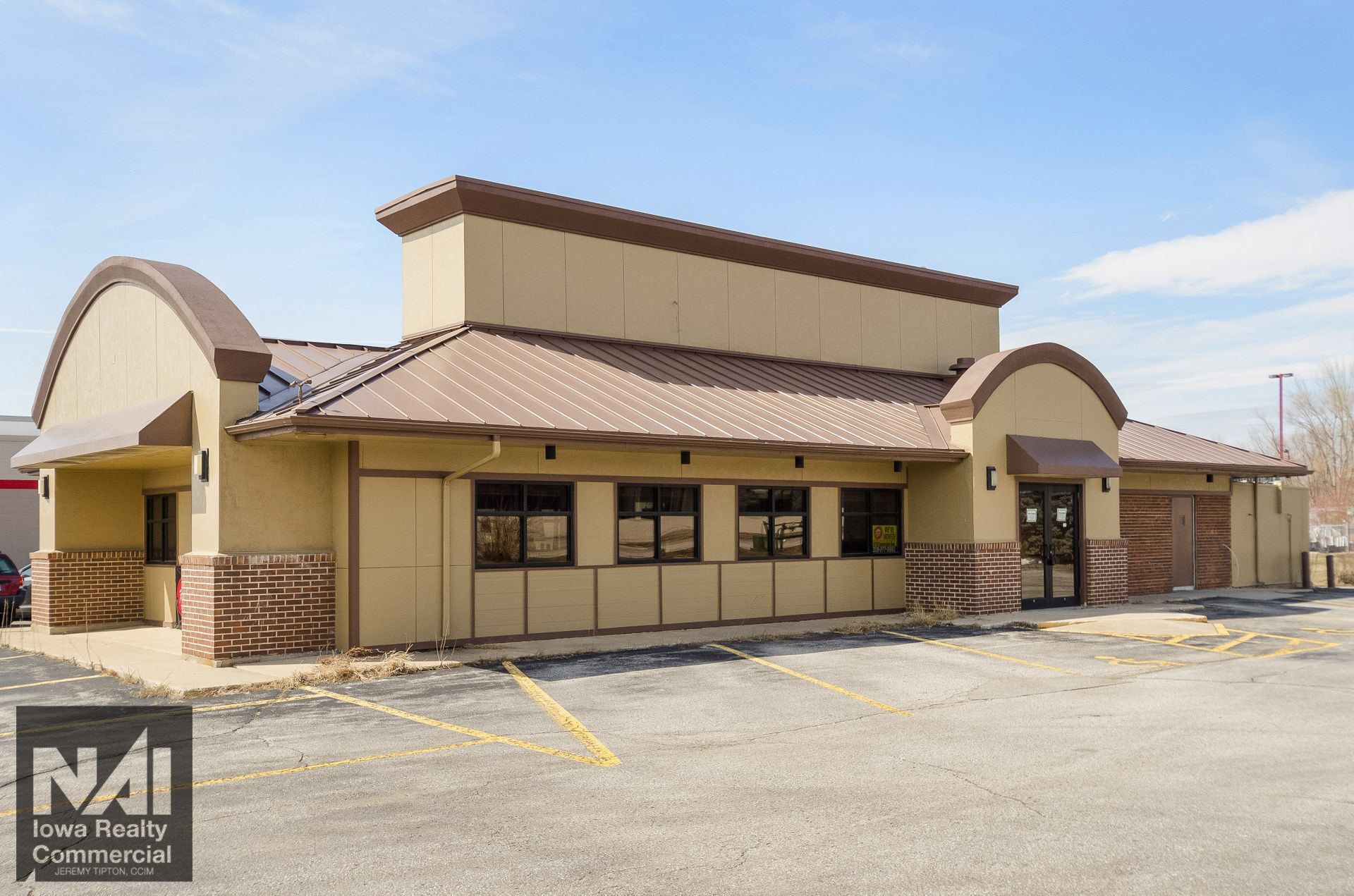 6130 University Ave, Cedar Falls, IA for sale Building Photo- Image 1 of 1