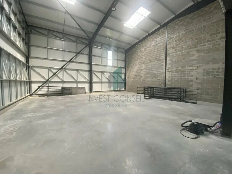 Flex in Ennery for lease - Building Photo - Image 3 of 11