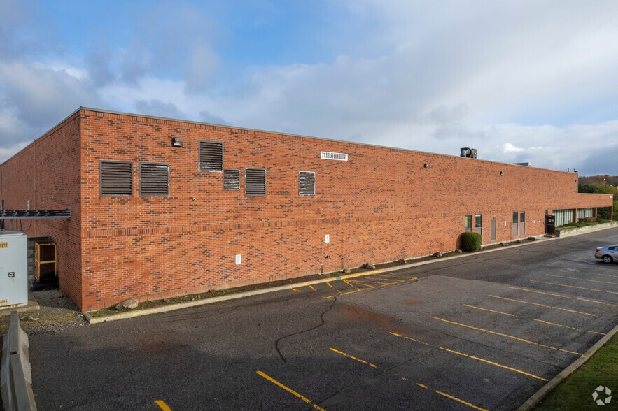 21 Staffern Dr, Vaughan, ON for lease - Building Photo - Image 2 of 6