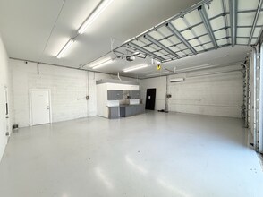 1214 Roebuck Ct, West Palm Beach, FL for lease Interior Photo- Image 2 of 7
