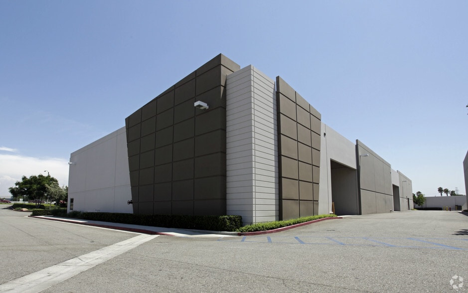 1920 S Rochester Ave, Ontario, CA for lease - Building Photo - Image 2 of 9