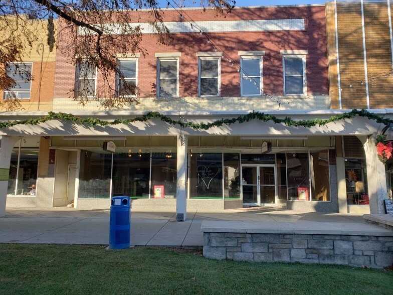 517 Commercial St, Atchison, KS 66002