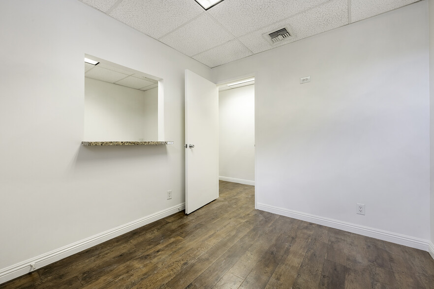 2700 N Bellflower Blvd, Long Beach, CA for lease - Building Photo - Image 3 of 14