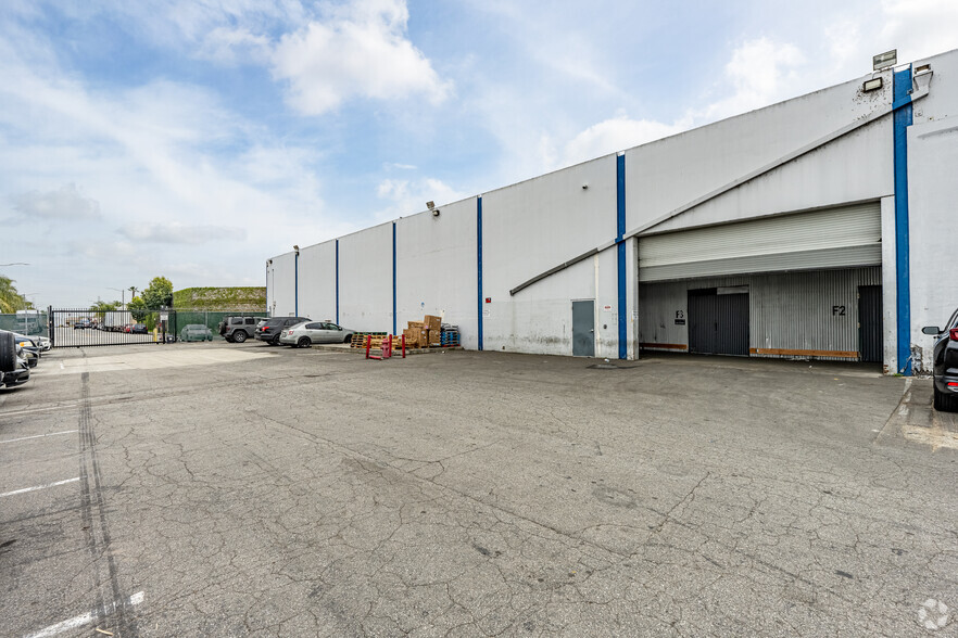 5625 E Firestone Blvd, South Gate, CA for lease - Building Photo - Image 3 of 25