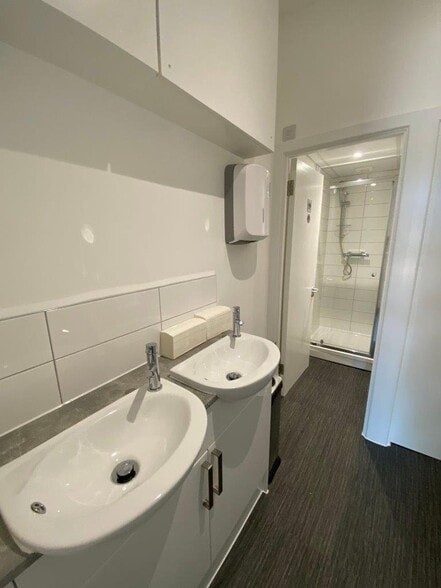 Lower Teddington Rd, Kingston Upon Thames for lease - Interior Photo - Image 3 of 7