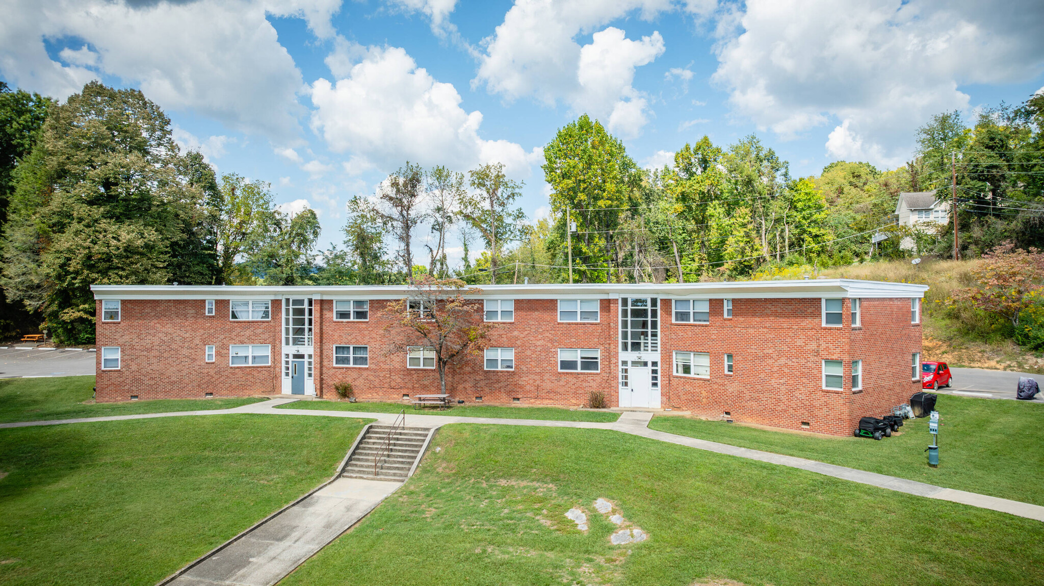 132 Mesa Ln, Bristol, VA for sale Primary Photo- Image 1 of 1