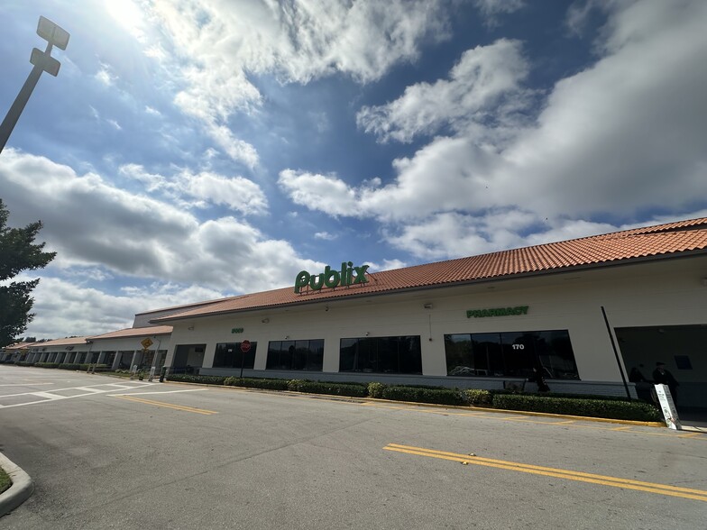 12550 Pines Blvd, Pembroke Pines, FL for lease - Building Photo - Image 3 of 7